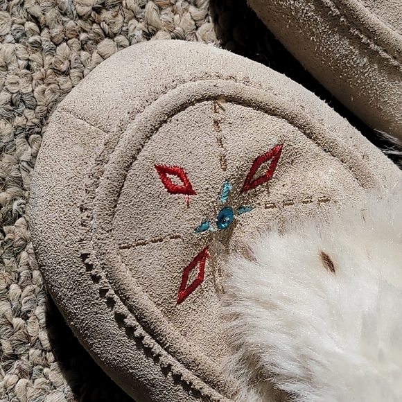 Airwalk Suede Pom Pom Moccasin Boots Aztec fur Trim / Lined 6 Native American - Picture 3 of 9